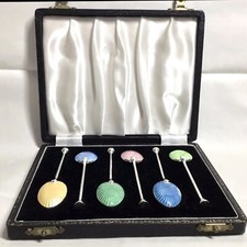 Sei cucchiaini da caffè