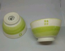 2 ciotole bianche e verdi
