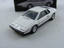Lotus Esprit in bianco, Takara