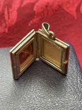 Collana medaglione libro