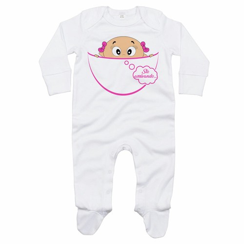 Tutina neonata bimba che esce