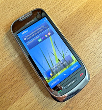 Nokia C7-00 - 8GB - Argento -