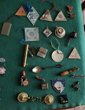 LOTTO 80 PZ MEDAGLIETTE RELIGIOSE SANTI MADONNA SANTUARI PAPA + GADGET VARI