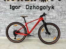 Mountain bike in carbonio