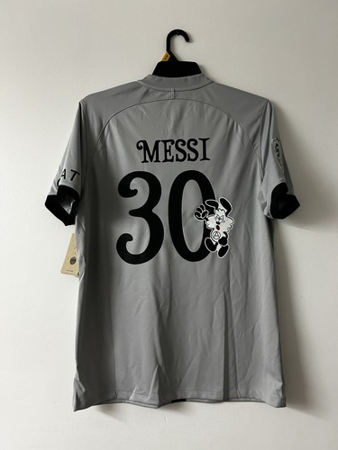 Maglia nuova con etichette