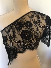 3 iarde nere ricamate floreali