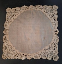 Antico Fazzoletto In Seta E Pizzo A Tombolo Colore Ecru' In Patina Cm31x31.