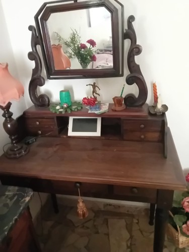 Tavolino con specchio
