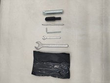 UTENSILI SOTTO SELLA (KM 400 )- APRILIA RS4 125 ANNO 2011 AL 2016