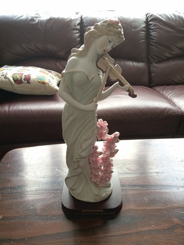 Tall lady violinist figurine - figurine,