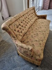 Divano antico '800 con tessuto damascato e frangiato con telaio in legno