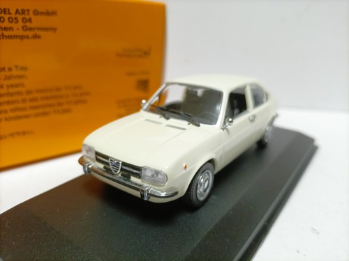 Modellino auto bianco