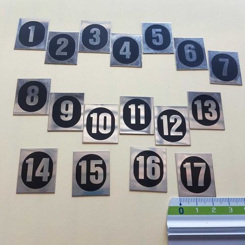 Targhette forate numeri 17 - targhette,