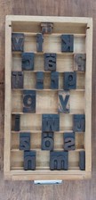 LETTERE CARATTERI TIPOGRAFICI IN LEGNO  IN CASSETTO TIPOGRAFICO 1930/1940