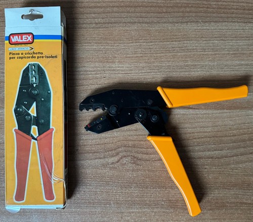 Pinza per capicorda - , a
