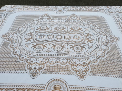 Bellissima tovaglia lavorata - , a