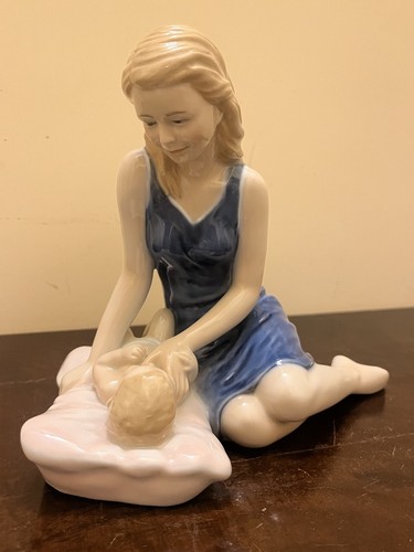 Statuina maternità - , in