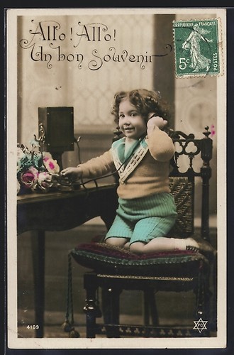 Cartolina bambino alza - bambino, si