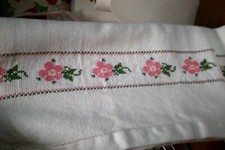 asciugamano ricamato a mano con rose  punto croce vintage 93x57 leggi