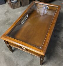 Tavolino contenitore in legno e cristallo