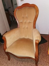 antica poltrona imbottita