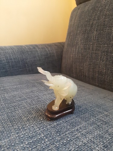 Elefante giada intagliato a - elefante,