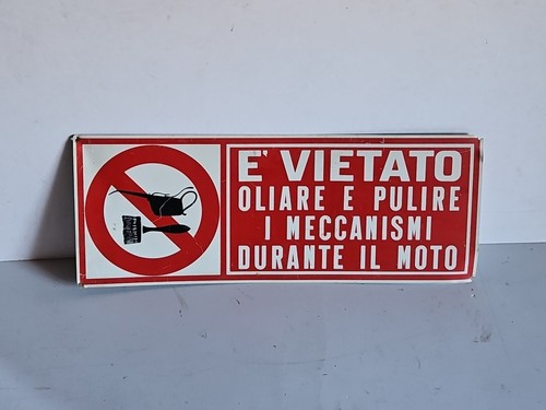 Vietato oliare durante moto - vietato,