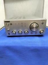 Amplificatore stereo integrato