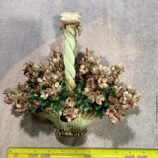 Cesto di fiori in porcellana