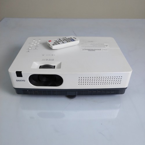 Proiettore sanyo plc xw200 xga - proiettore,