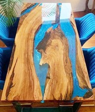 Tavolo epossidico bordo vivo