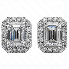 Orecchino a Borchie Alone 3,66 TCW Taglio Smeraldo Moissanite Classico Placcato Oro Bianco 14k