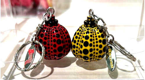 Yayoi kusama portachiavi charm - yayoi,