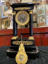 Antico orologio a pendolo Impero legno ebanizzato bronzi dorati epoca XIX secolo