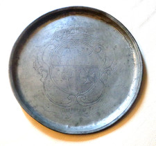 PIATTO ANTICO IN PELTRO CON INCISO STEMMA DI CASATO  MERLINI