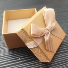 24 scatole color oro