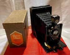 Antica macchina fotografica a