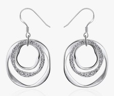 Orecchini pendenti e cerchio