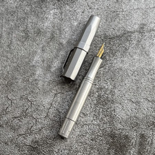 Nuova penna stilografica in