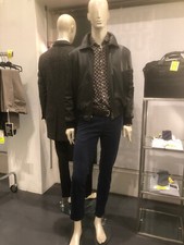 Manichino uomo marca a b c