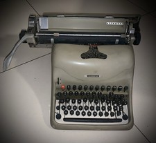 Macchina da scrivere Olivetti