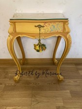 comodino antico rivisitato con restauro decorativo