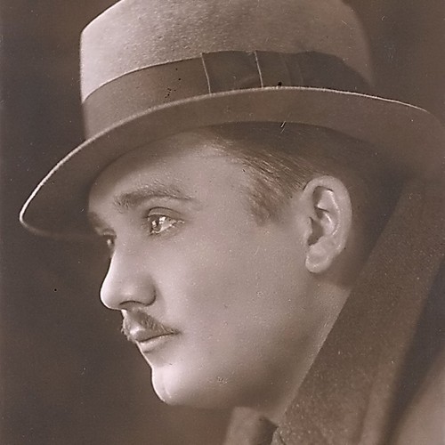 Bellissimo dapper giovane uomo - giovane,