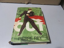 OUT - di Pierre Rey - Club