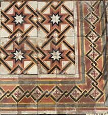 Cementine graniglia antiche piastrelle pavimento quadrate geometriche con greca