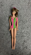 Barbie Mod Standard bambola rosa verde OSS sguardo laterale Mattel vintage marrone chiaro