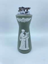 Wedgwood accendino  in porcellana , made in England. Altezza 16 cm.