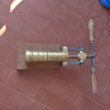 Antico bigolaro per - per, pasta