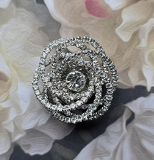 Spilla magnetica, strass