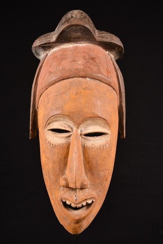 Una maschera primitiva
